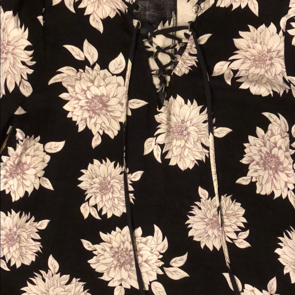 Flowered Top - Picture 2 of 3